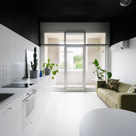 Stylish Apartment With A View Of Blue Church براتسيلافا المظهر الخارجي الصورة